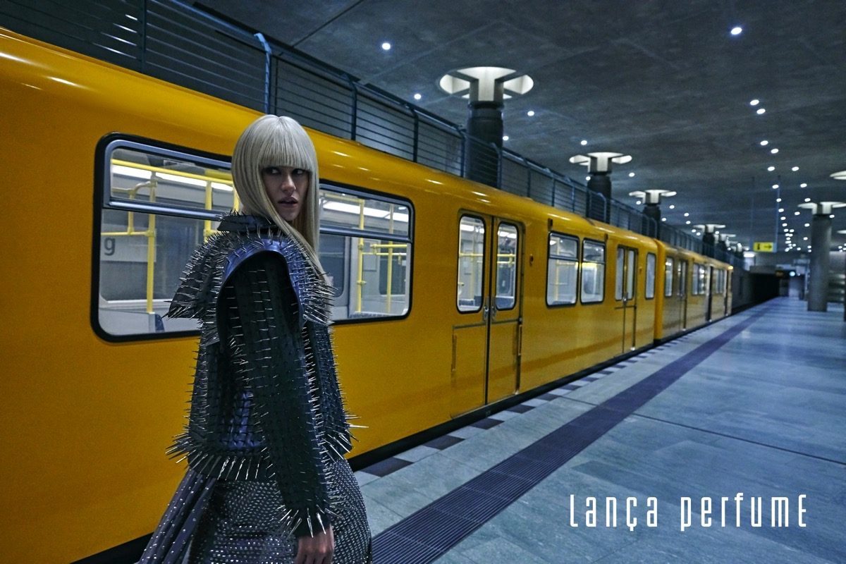 Lan&ccedil;a Perfume, night street campaign